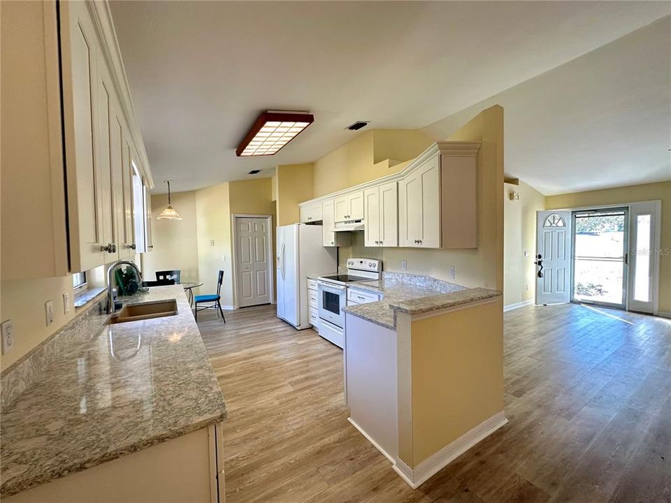 For Rent: $2,000 (3 beds, 2 baths, 1446 Square Feet)