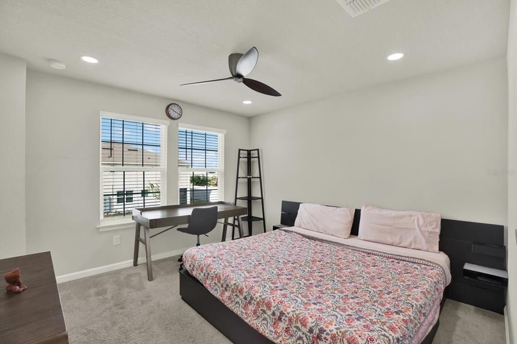 En Renta: $2,650 (3 camas, 2 baños, 2100 Pies cuadrados)