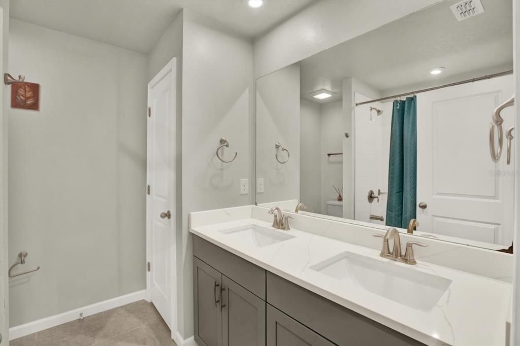 En Renta: $2,650 (3 camas, 2 baños, 2100 Pies cuadrados)