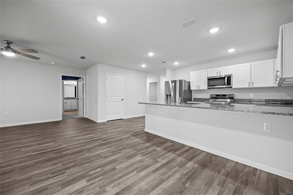 En Venta: $339,500 (4 camas, 2 baños, 1602 Pies cuadrados)