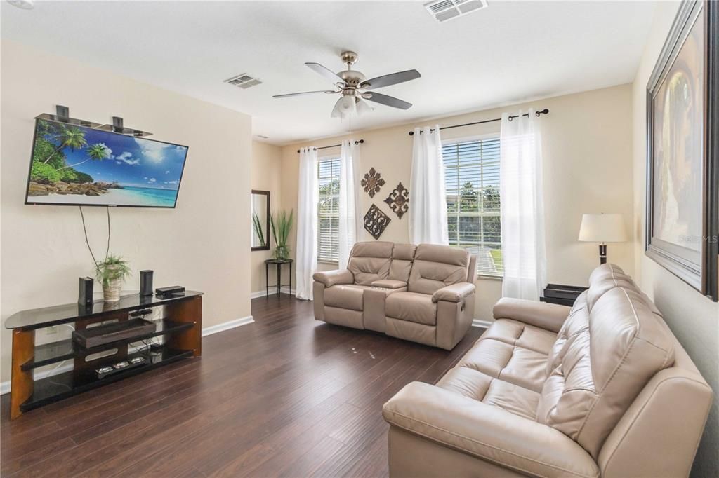 For Rent: $3,000 (3 beds, 3 baths, 1771 Square Feet)