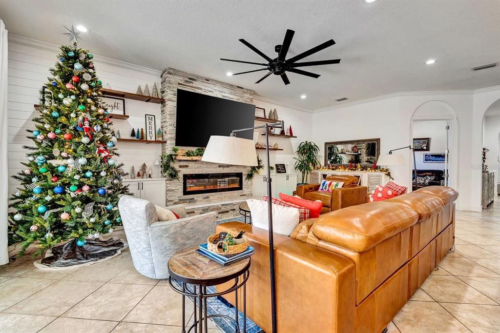 En Venta: $1,045,000 (5 camas, 4 baños, 3336 Pies cuadrados)