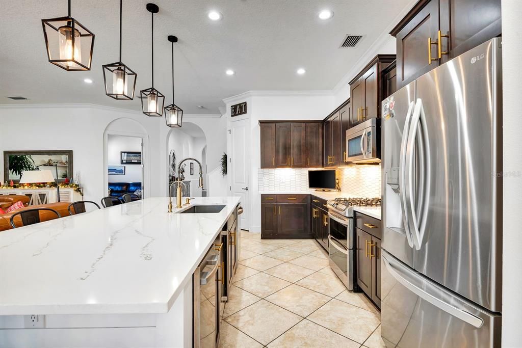 En Venta: $1,045,000 (5 camas, 4 baños, 3336 Pies cuadrados)