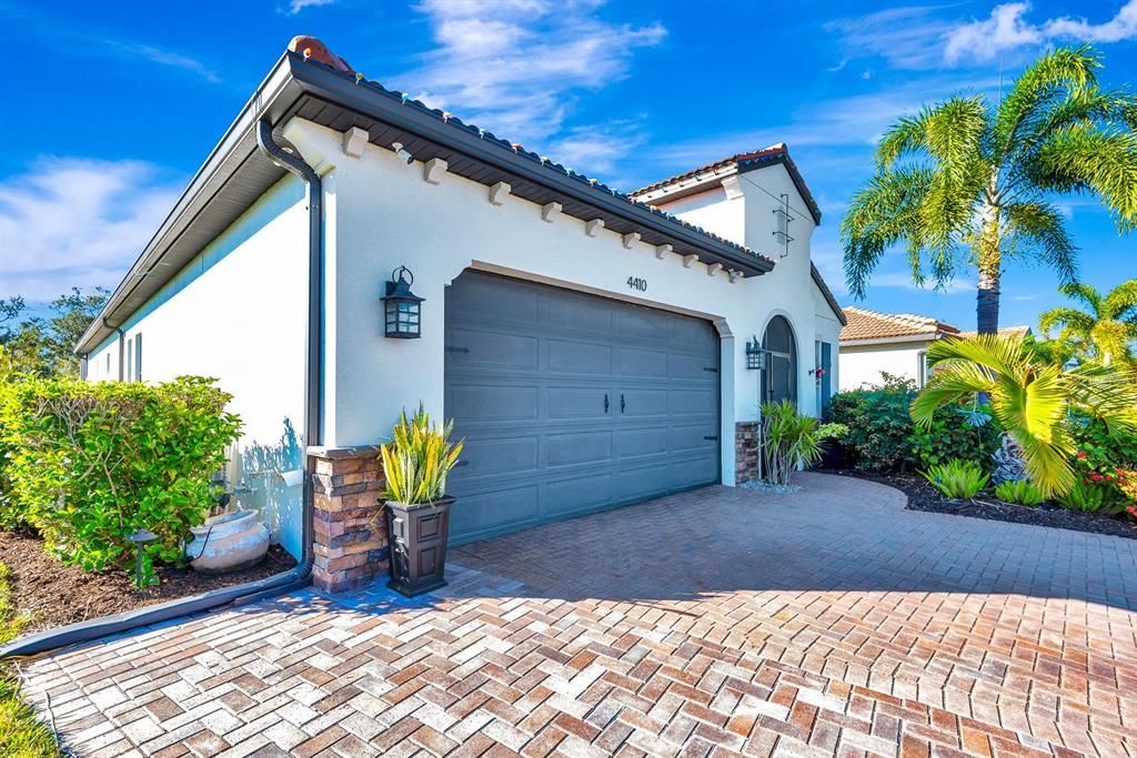 En Venta: $1,045,000 (5 camas, 4 baños, 3336 Pies cuadrados)