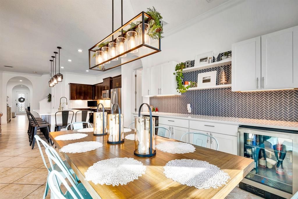 En Venta: $1,045,000 (5 camas, 4 baños, 3336 Pies cuadrados)