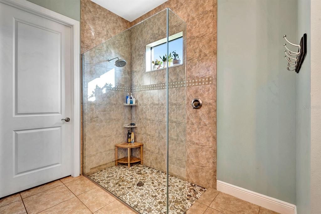 En Venta: $1,045,000 (5 camas, 4 baños, 3336 Pies cuadrados)