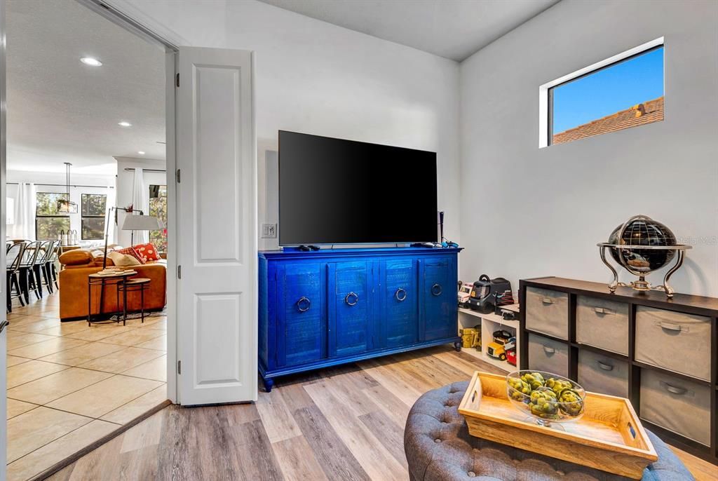 En Venta: $1,045,000 (5 camas, 4 baños, 3336 Pies cuadrados)