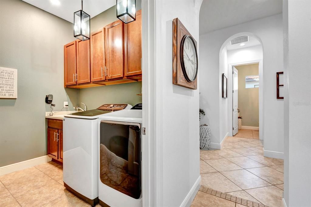 En Venta: $1,045,000 (5 camas, 4 baños, 3336 Pies cuadrados)