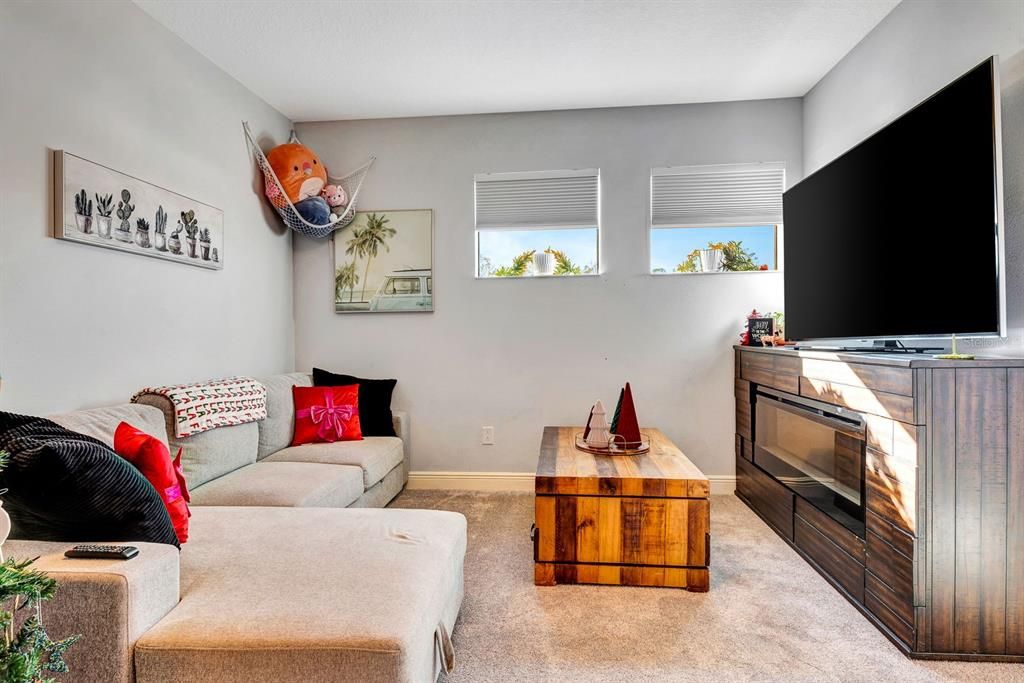 En Venta: $1,045,000 (5 camas, 4 baños, 3336 Pies cuadrados)