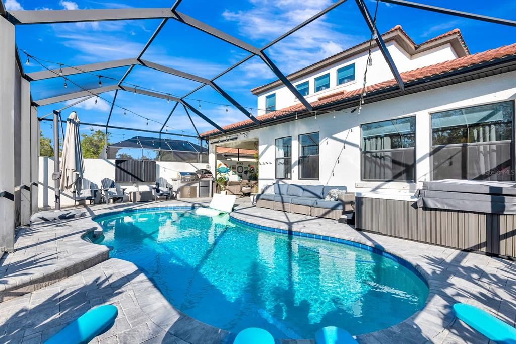 En Venta: $1,045,000 (5 camas, 4 baños, 3336 Pies cuadrados)