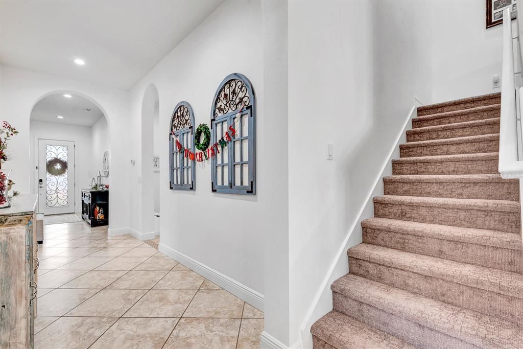 En Venta: $1,045,000 (5 camas, 4 baños, 3336 Pies cuadrados)