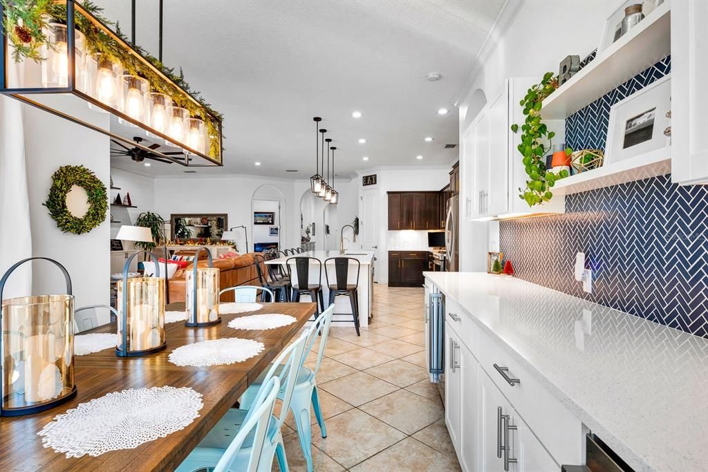 En Venta: $1,045,000 (5 camas, 4 baños, 3336 Pies cuadrados)