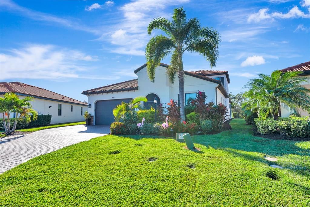 En Venta: $1,045,000 (5 camas, 4 baños, 3336 Pies cuadrados)