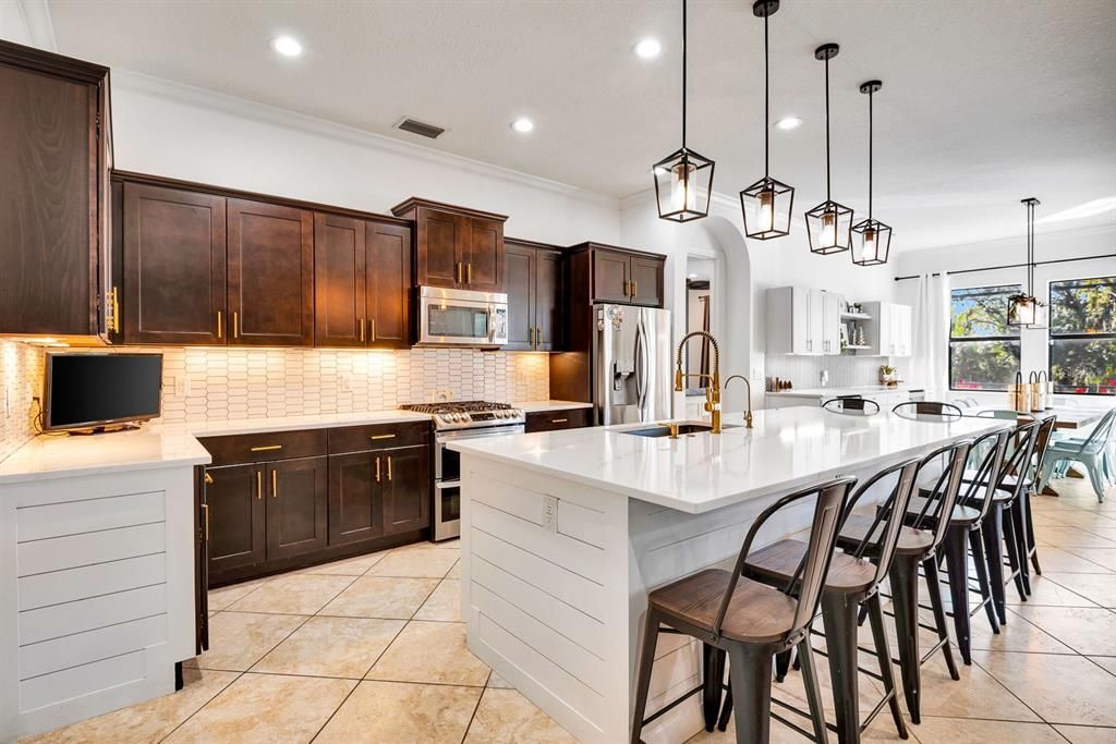 En Venta: $1,045,000 (5 camas, 4 baños, 3336 Pies cuadrados)