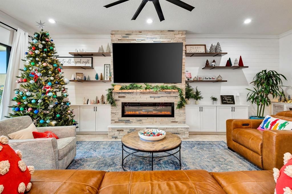 En Venta: $1,045,000 (5 camas, 4 baños, 3336 Pies cuadrados)