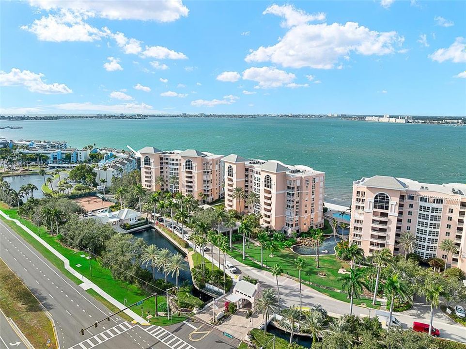 En Venta: $2,399,000 (3 camas, 2 baños, 3028 Pies cuadrados)