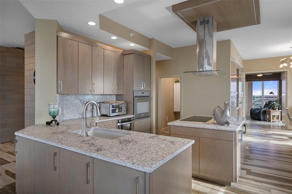 En Venta: $2,399,000 (3 camas, 2 baños, 3028 Pies cuadrados)