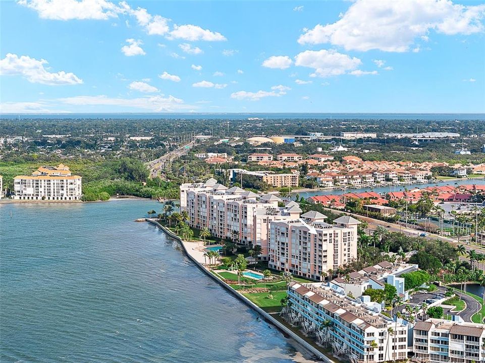 En Venta: $2,399,000 (3 camas, 2 baños, 3028 Pies cuadrados)