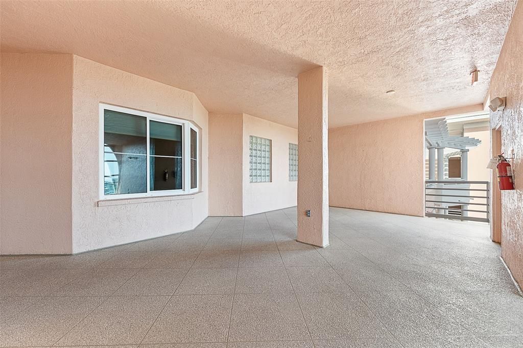 En Venta: $2,399,000 (3 camas, 2 baños, 3028 Pies cuadrados)