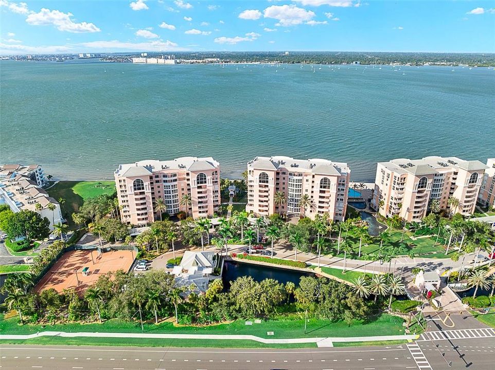 En Venta: $2,399,000 (3 camas, 2 baños, 3028 Pies cuadrados)