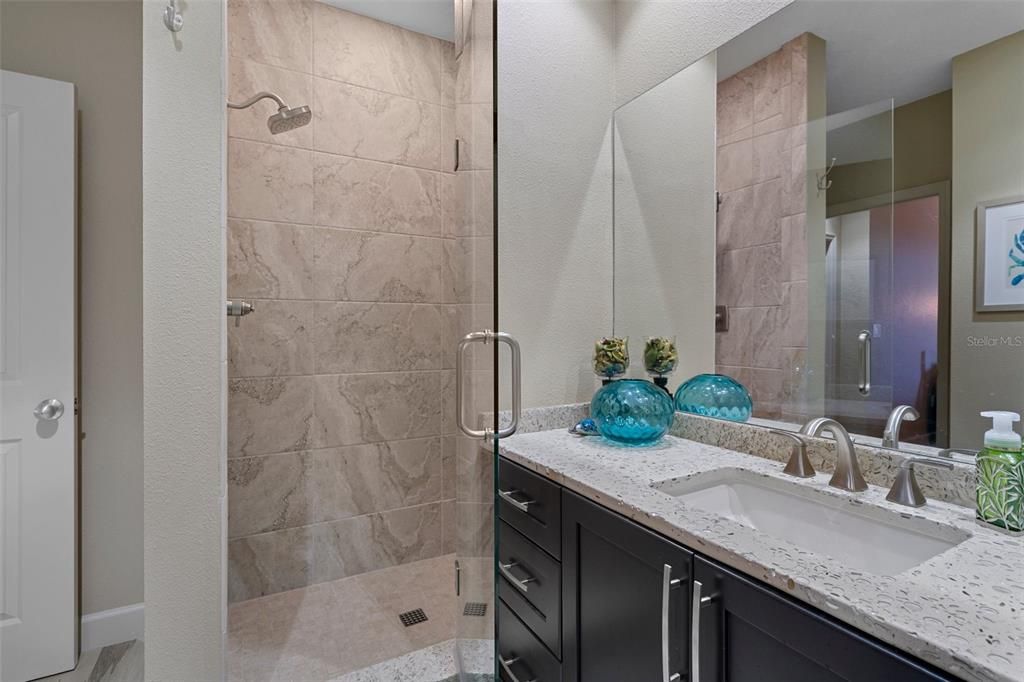 En Venta: $2,399,000 (3 camas, 2 baños, 3028 Pies cuadrados)