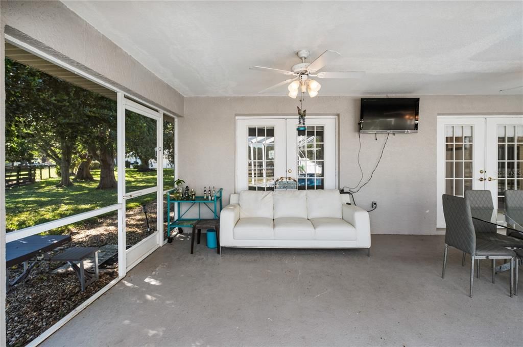 For Sale: $449,900 (4 beds, 2 baths, 2122 Square Feet)