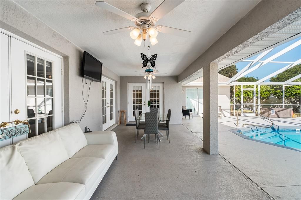 For Sale: $449,900 (4 beds, 2 baths, 2122 Square Feet)