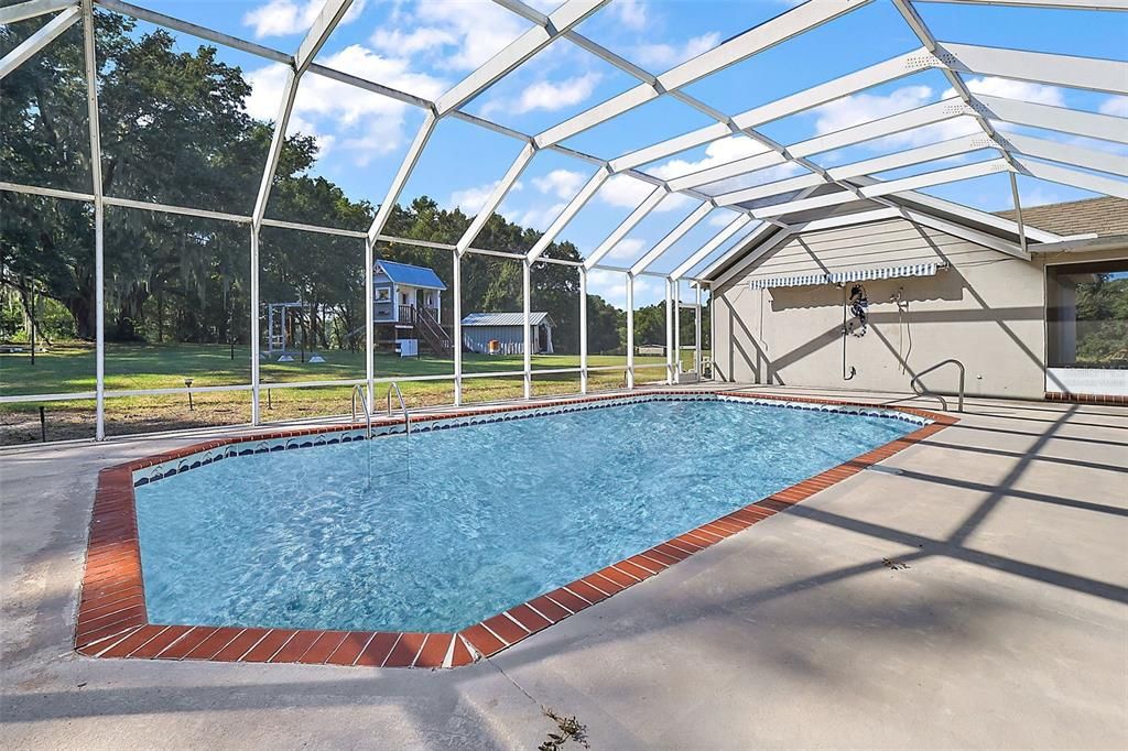 For Sale: $700,000 (4 beds, 2 baths, 2892 Square Feet)