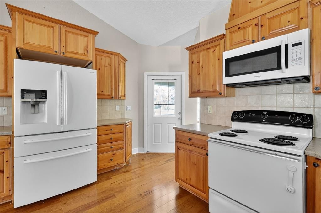 For Sale: $700,000 (4 beds, 2 baths, 2892 Square Feet)