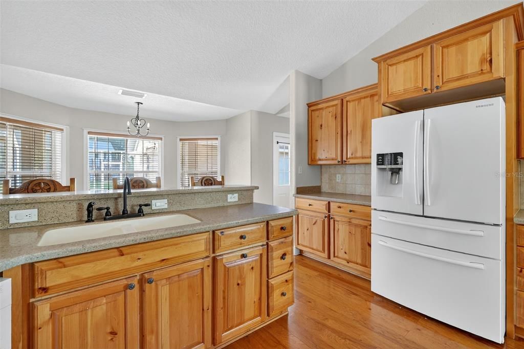 For Sale: $700,000 (4 beds, 2 baths, 2892 Square Feet)