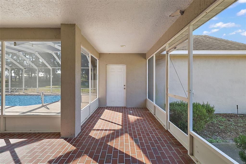 For Sale: $700,000 (4 beds, 2 baths, 2892 Square Feet)