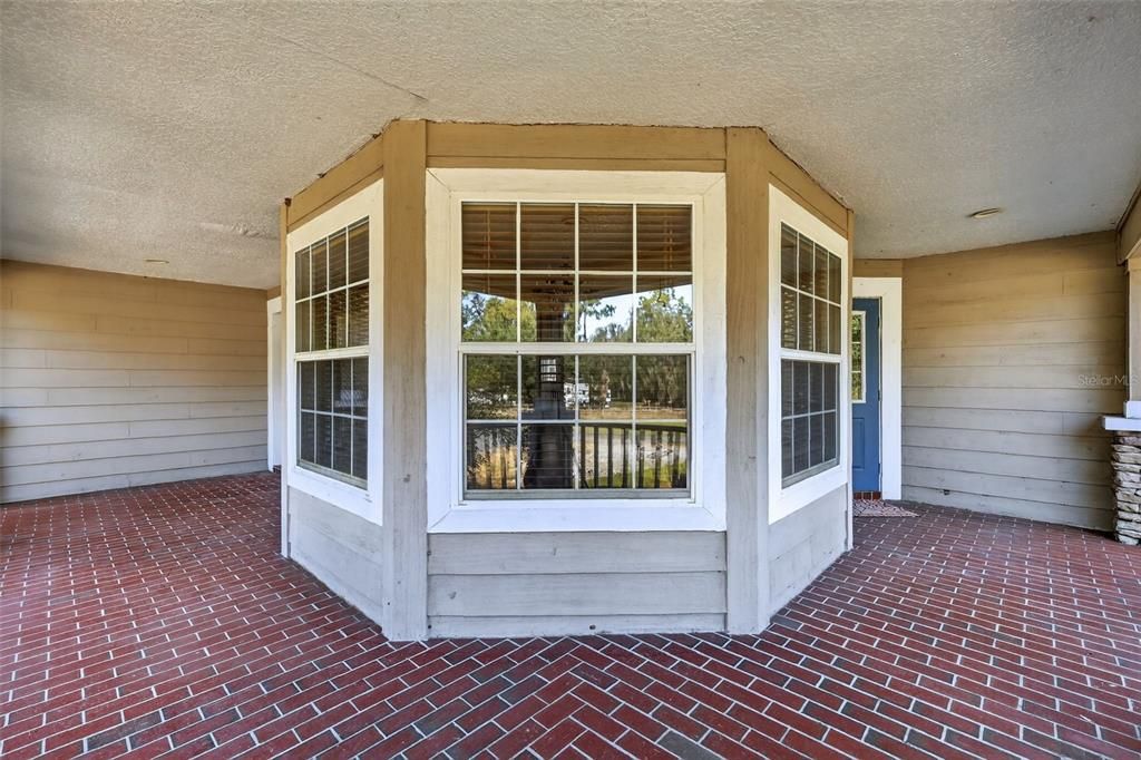 For Sale: $700,000 (4 beds, 2 baths, 2892 Square Feet)