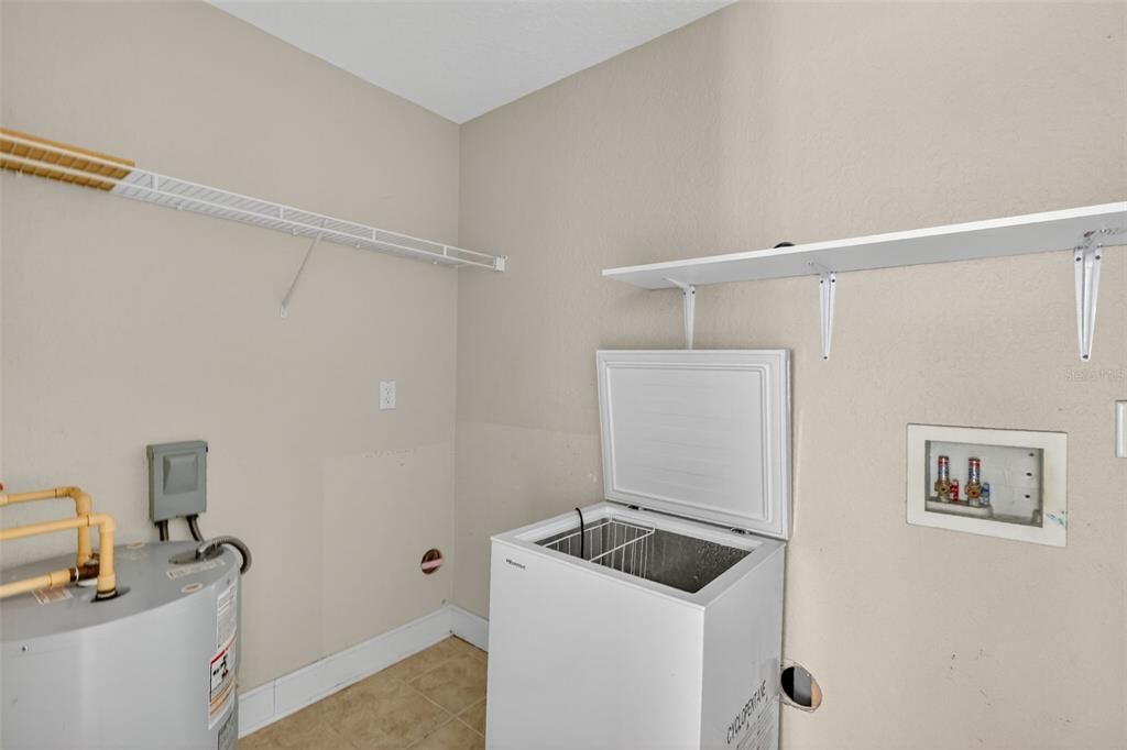 For Sale: $700,000 (4 beds, 2 baths, 2892 Square Feet)