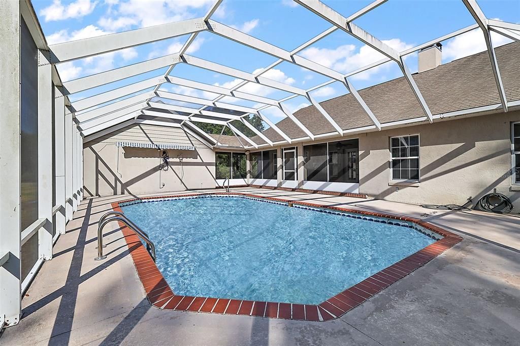 For Sale: $700,000 (4 beds, 2 baths, 2892 Square Feet)