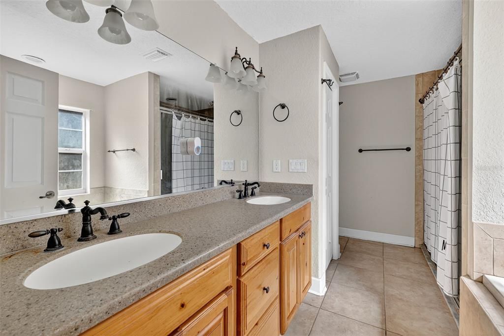 For Sale: $700,000 (4 beds, 2 baths, 2892 Square Feet)