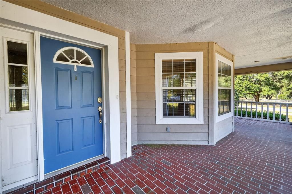 For Sale: $700,000 (4 beds, 2 baths, 2892 Square Feet)