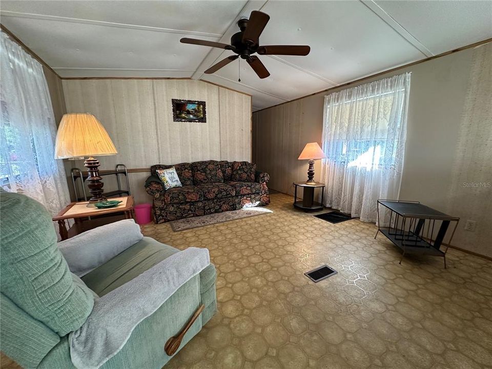 待售: $150,000 (2 贝兹, 1 浴室, 728 平方英尺)