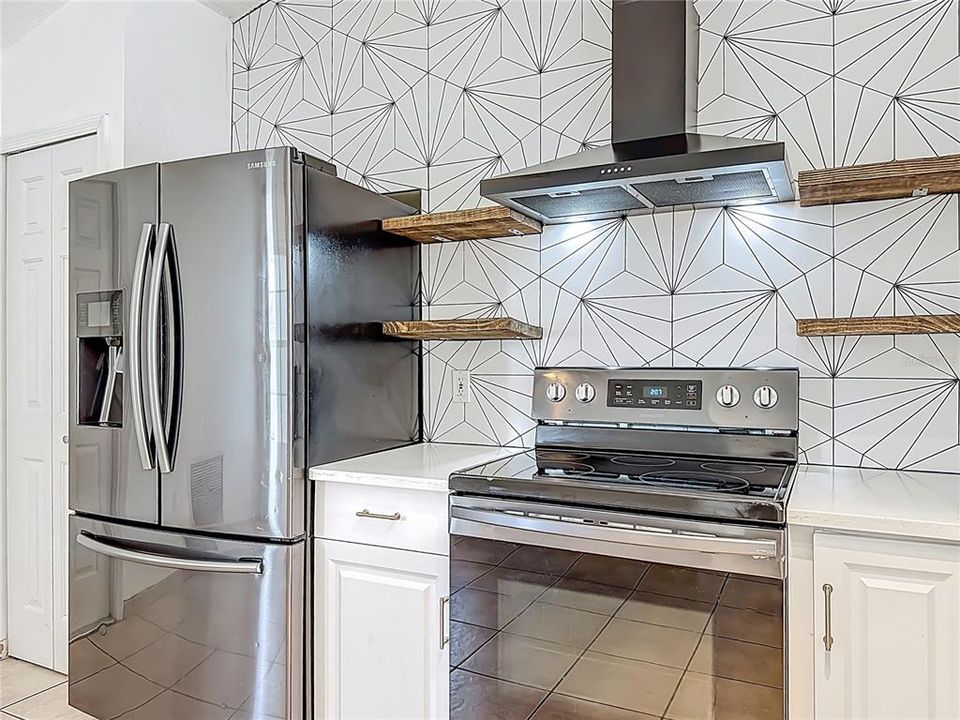 待售: $305,000 (3 贝兹, 2 浴室, 1090 平方英尺)