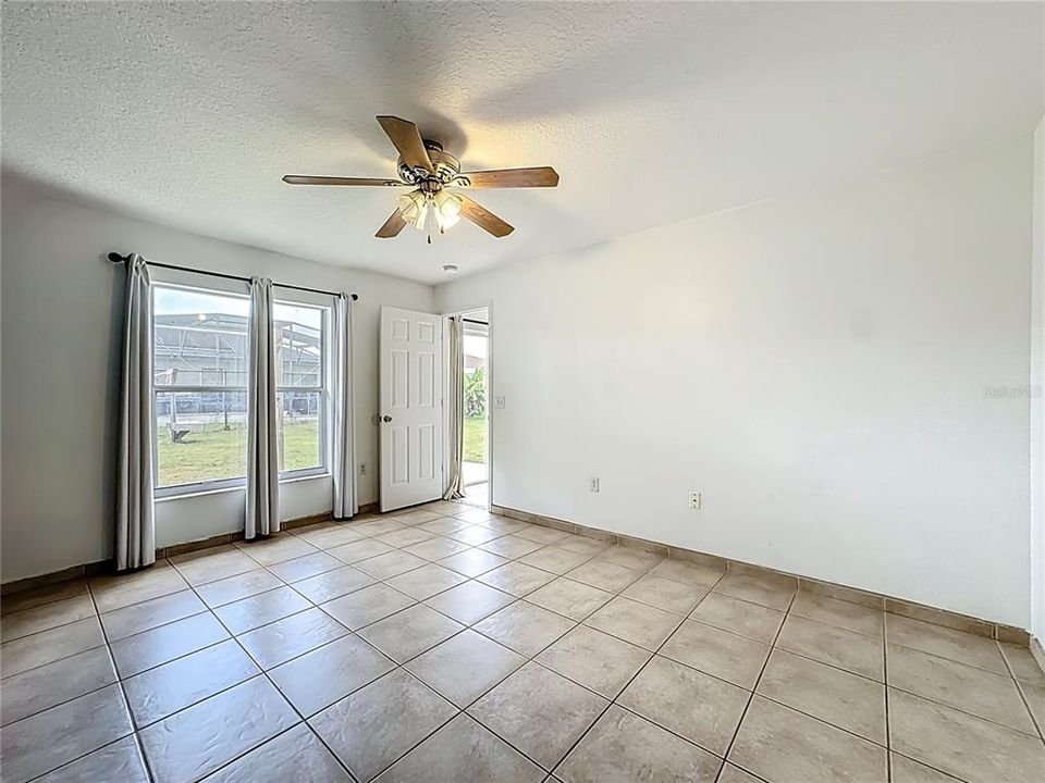 待售: $305,000 (3 贝兹, 2 浴室, 1090 平方英尺)