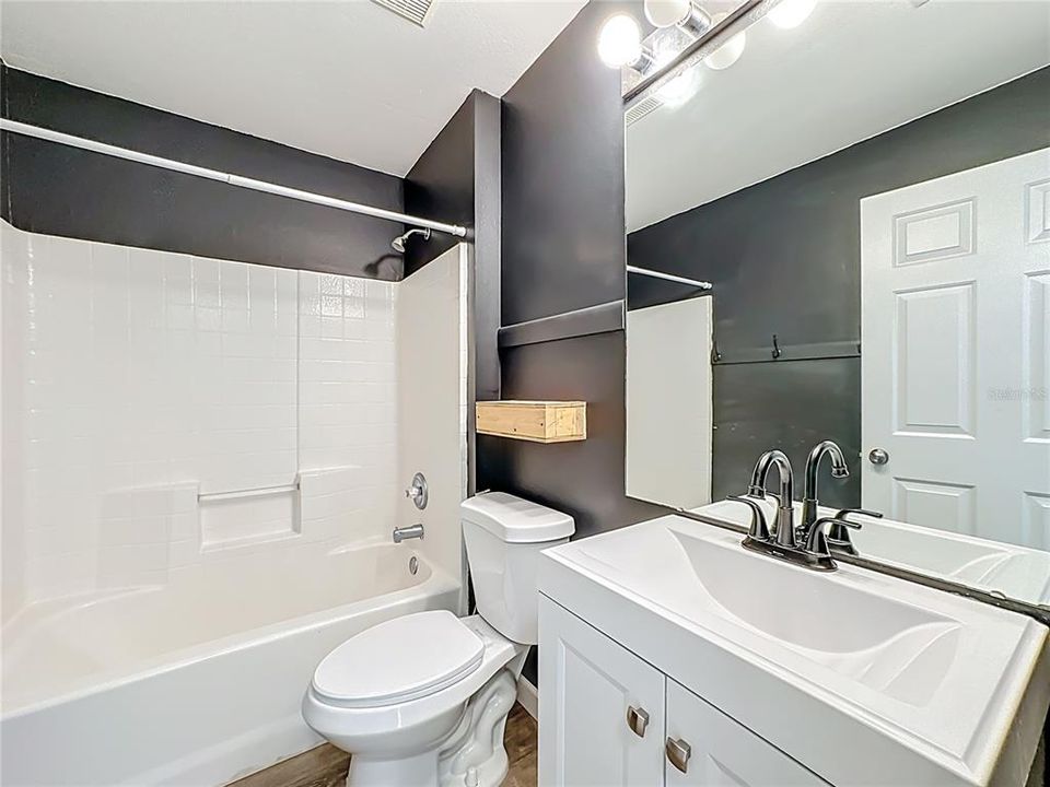 待售: $305,000 (3 贝兹, 2 浴室, 1090 平方英尺)