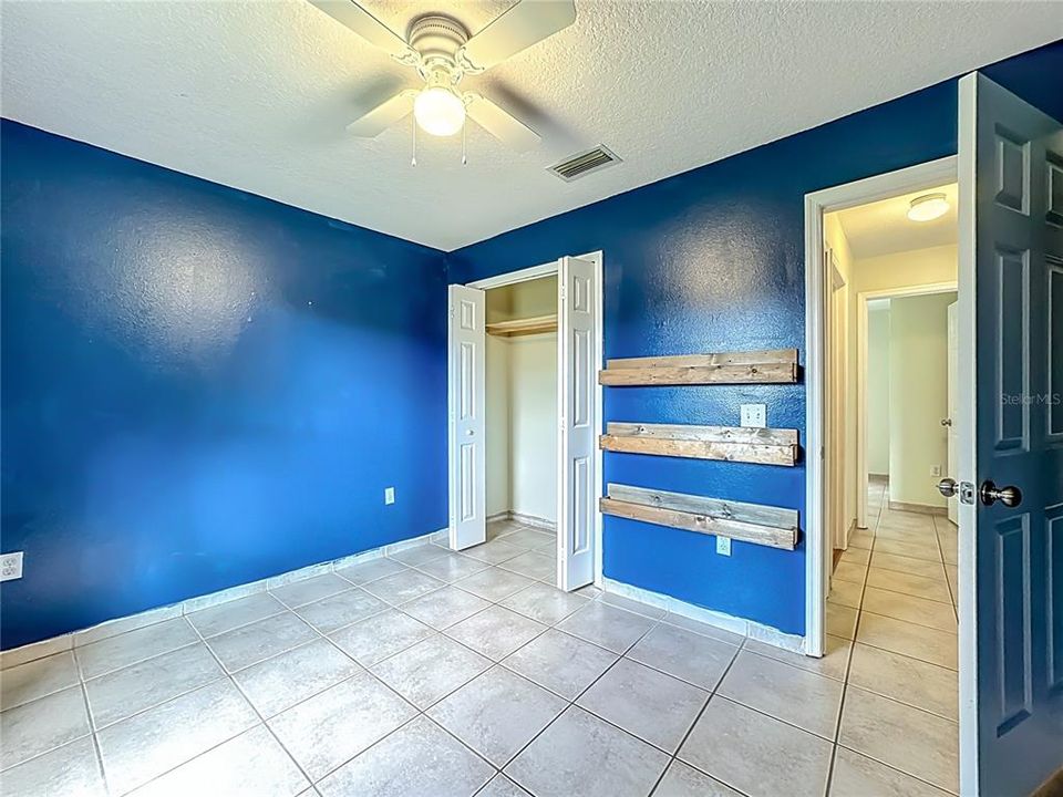 待售: $305,000 (3 贝兹, 2 浴室, 1090 平方英尺)