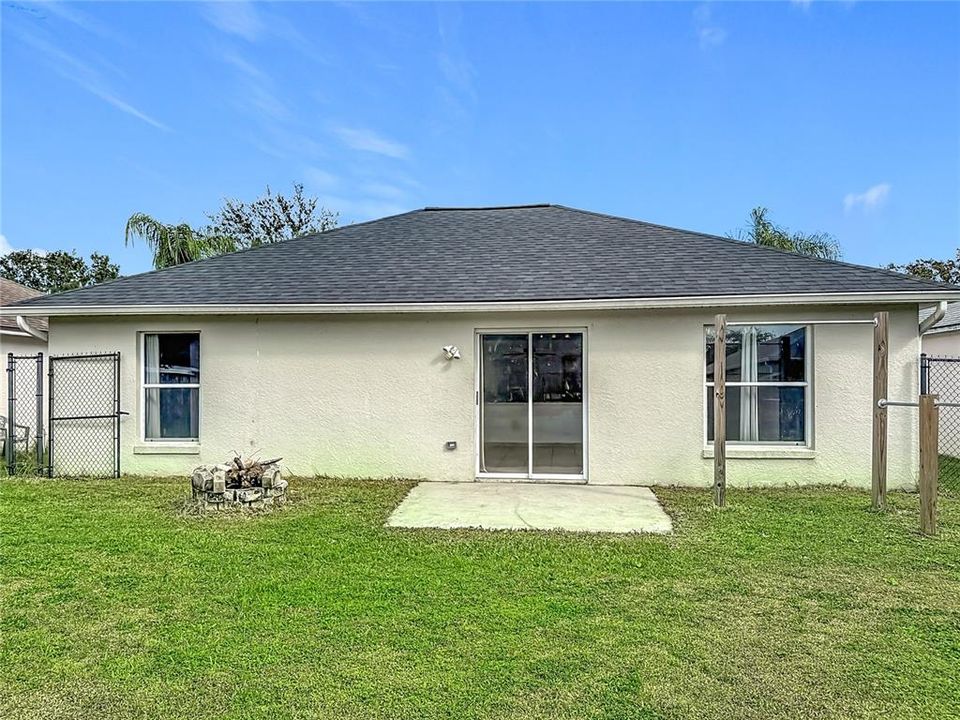 待售: $305,000 (3 贝兹, 2 浴室, 1090 平方英尺)