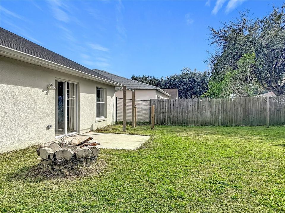 待售: $305,000 (3 贝兹, 2 浴室, 1090 平方英尺)