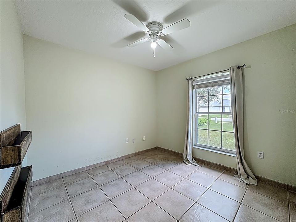 待售: $305,000 (3 贝兹, 2 浴室, 1090 平方英尺)