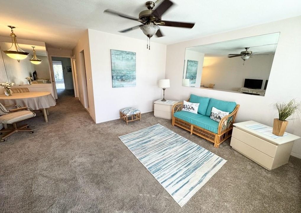 For Sale: $79,900 (1 beds, 1 baths, 608 Square Feet)