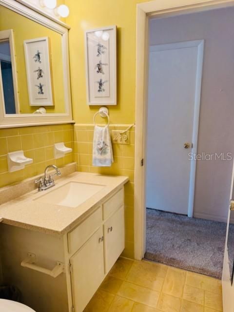 For Sale: $79,900 (1 beds, 1 baths, 608 Square Feet)