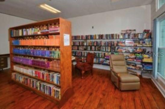 For Sale: $79,900 (1 beds, 1 baths, 608 Square Feet)