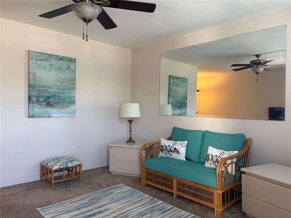 For Sale: $79,900 (1 beds, 1 baths, 608 Square Feet)