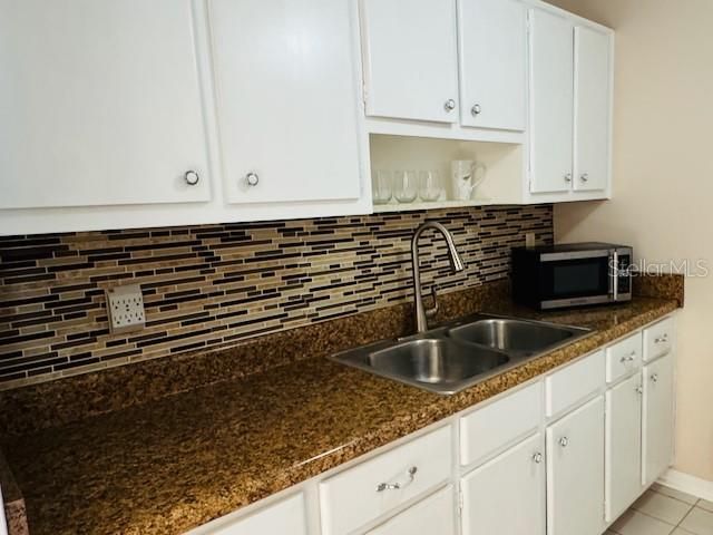 For Sale: $79,900 (1 beds, 1 baths, 608 Square Feet)