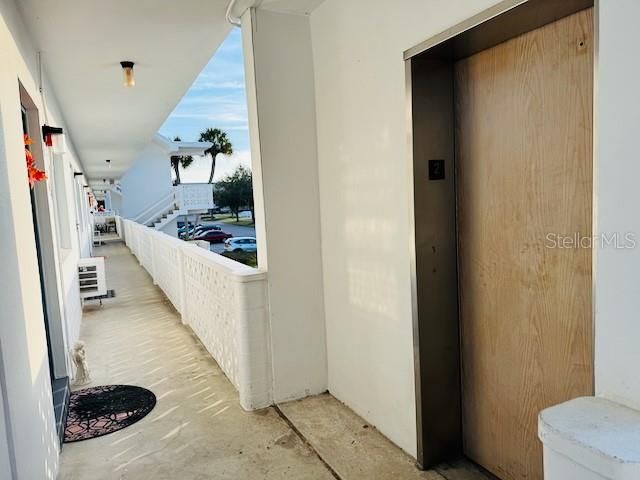 For Sale: $79,900 (1 beds, 1 baths, 608 Square Feet)